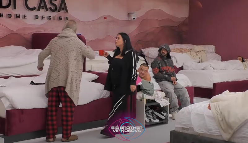Gresa zgjon banorët nga gjumi duke bërtitur (VIDEO)