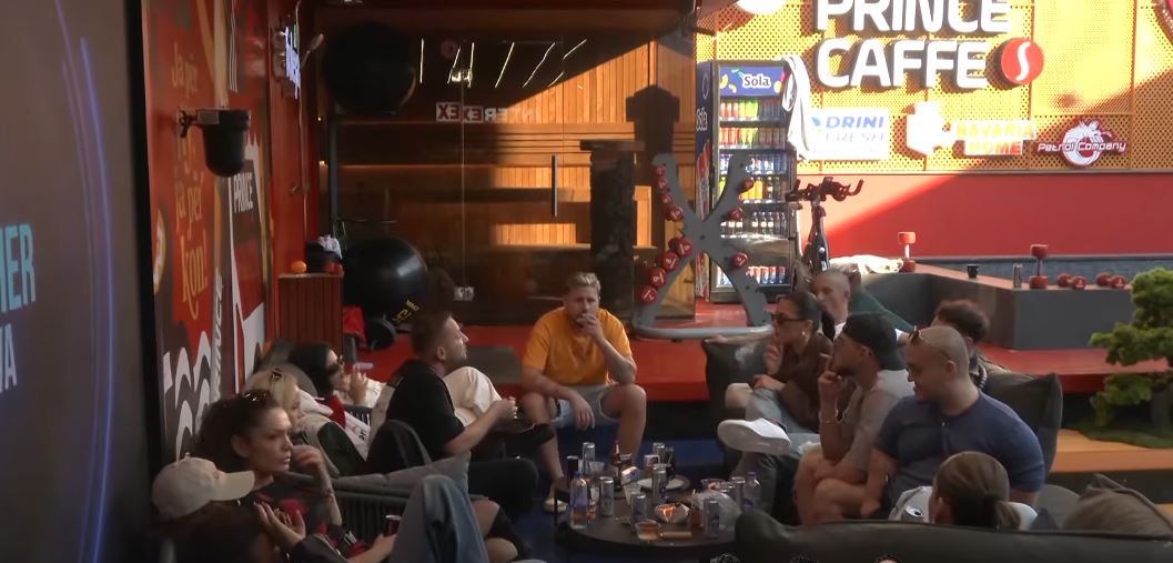 Zarfi i zi në shtëpi, banorët në panik, diskutojnë në lidhje me të