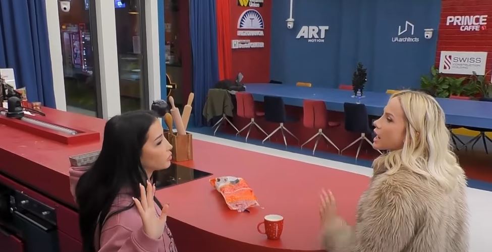 Xheneta për Drilonin: S’e di historinë e UÇK-së dhe u vesh me rroba ushtarake (VIDEO)