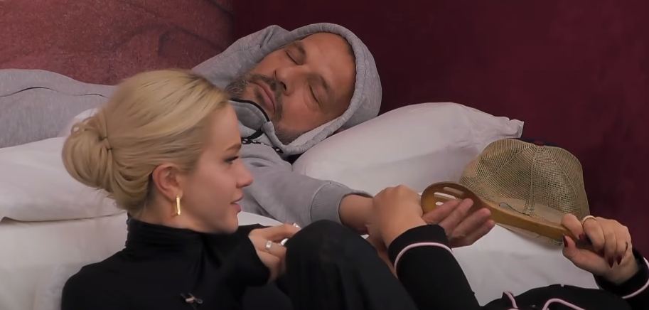 "Zgjohu o haver", Gresa e puth në duar Xuxin