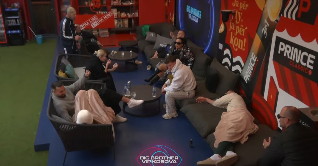 Rovena i këndon Anës: O moj bukuroshe, pse po shkon qosh më qoshe (VIDEO)