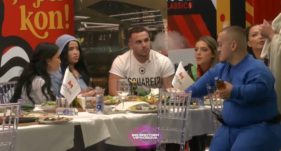 Xheneta me ironi, thotë se Driloni e di gjuhën shqipe më mirë se të gjithë banorët (VIDEO)