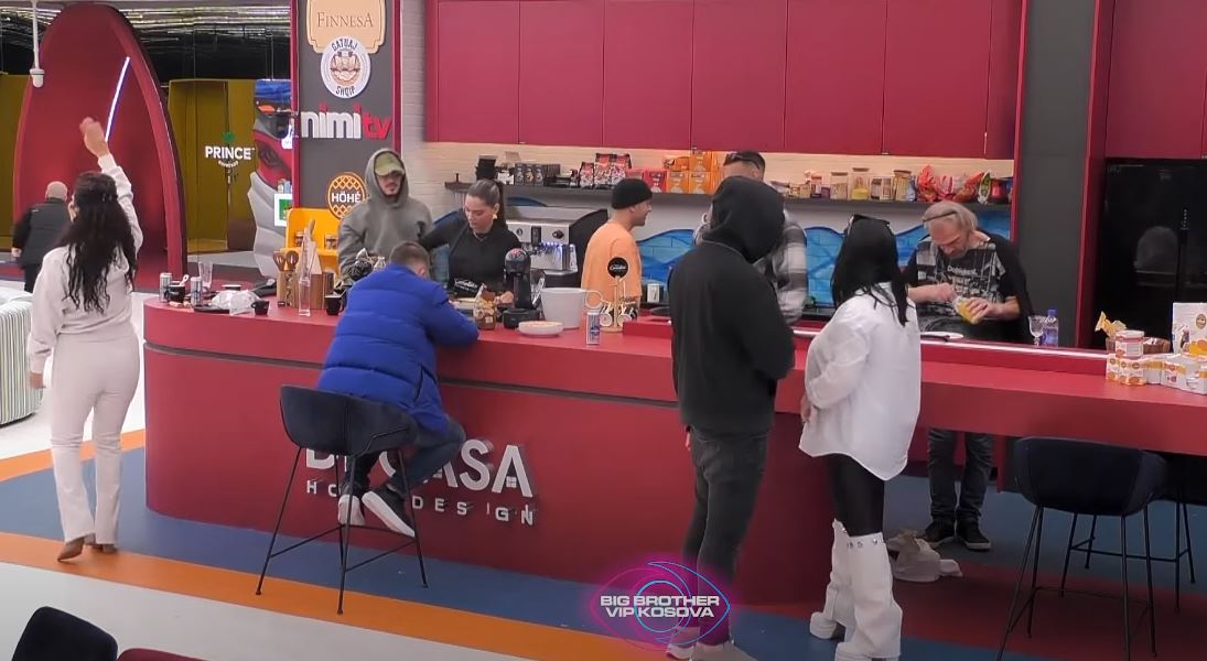 Kënga e Bay T dëgjohet në shtëpi, banorët entuziazmohen (VIDEO)