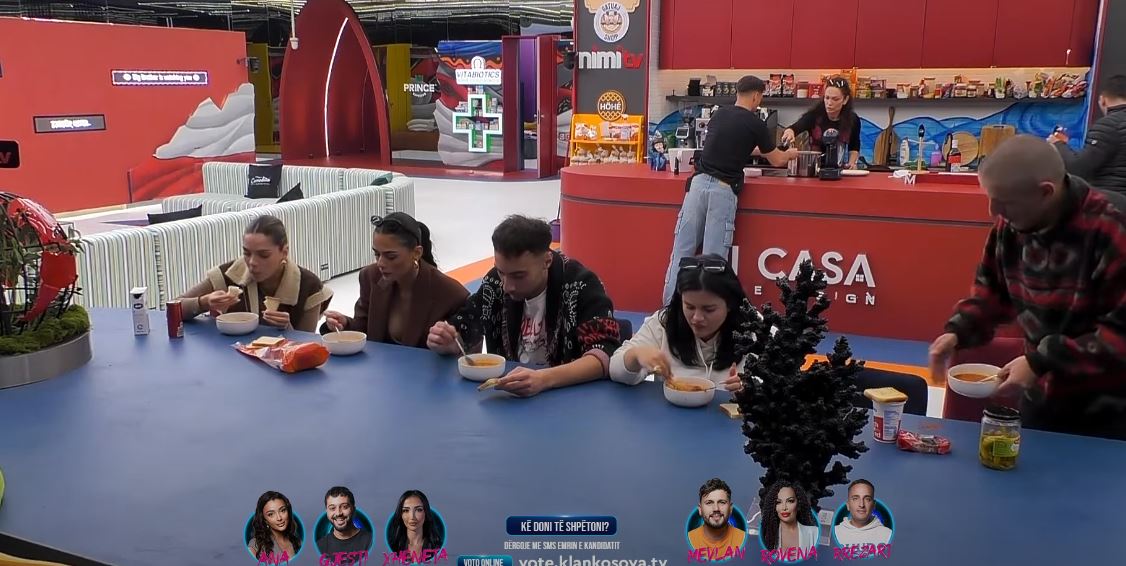 Drenusha përgatit ‘pasul’ për darkë, banorët e heqin 'mallin' e shtëpisë (VIDEO)