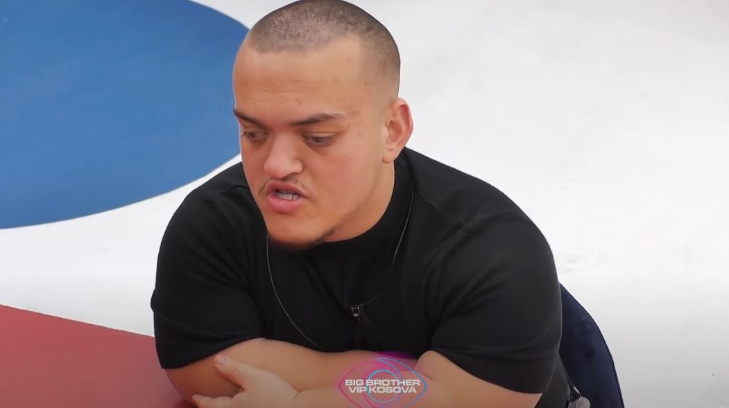 Burimi ndan çmimin e madh me Sarën, vetëm që të bëhen çift  (VIDEO)