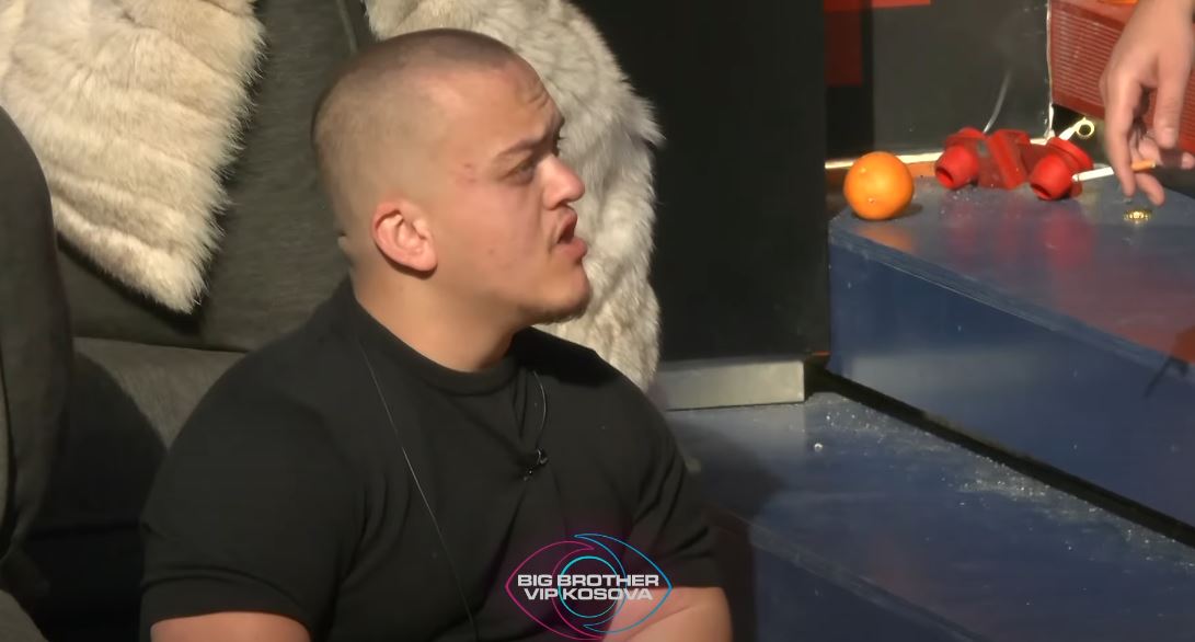 Burimi tregon numrin e qytetarëve që janë shtatëshkurtër në Kosovë (VIDEO)