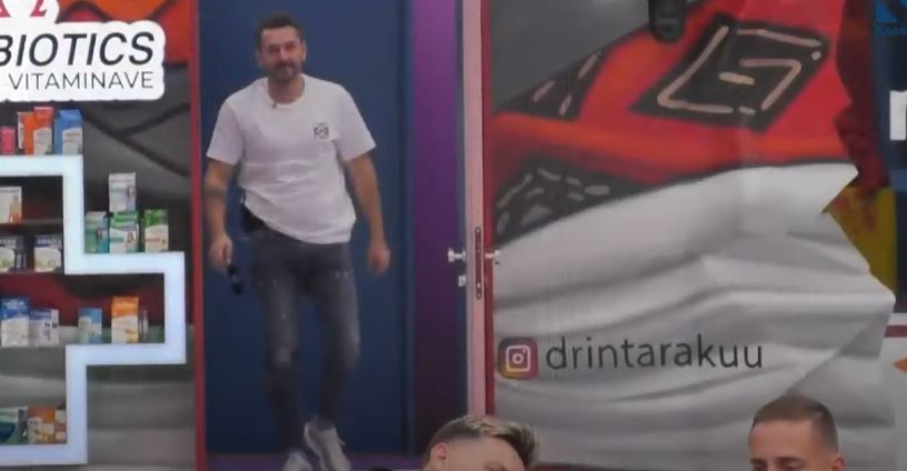 Momenti kur Atilla njoftoi banorët për largimin e tij nga shtëpia (VIDEO)