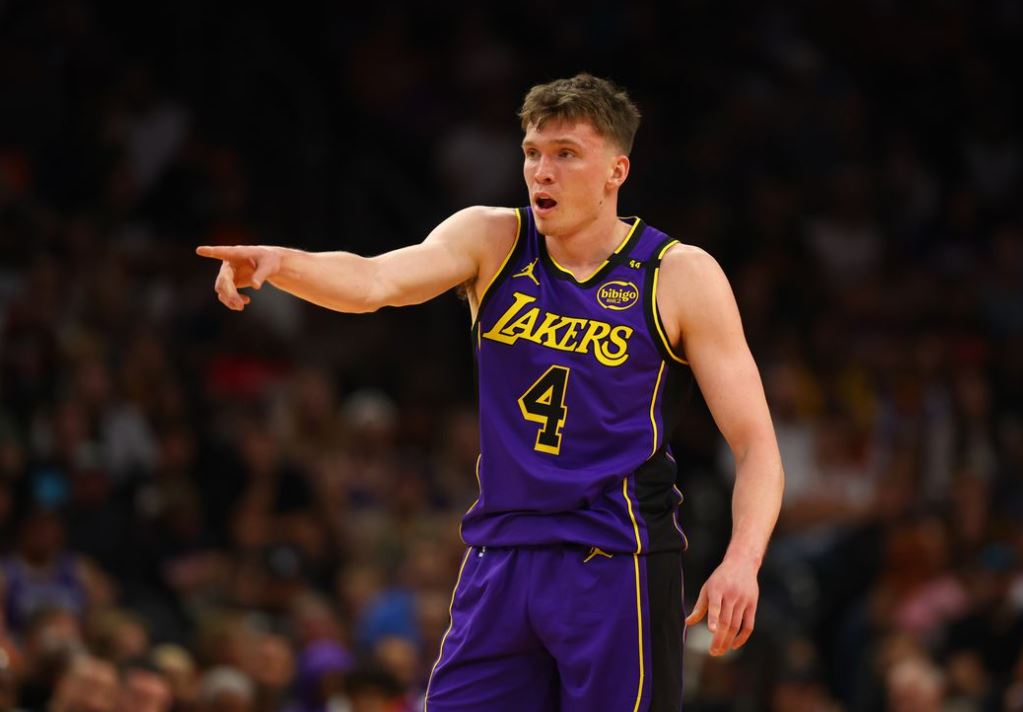 Debutanti i Lakers po thyen zemra, nëntë treshe e 37 pikë