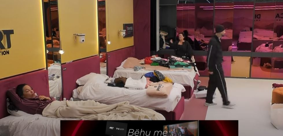 Rovena: Kush shkon tek ai krevat, ec për në shtëpi (VIDEO)