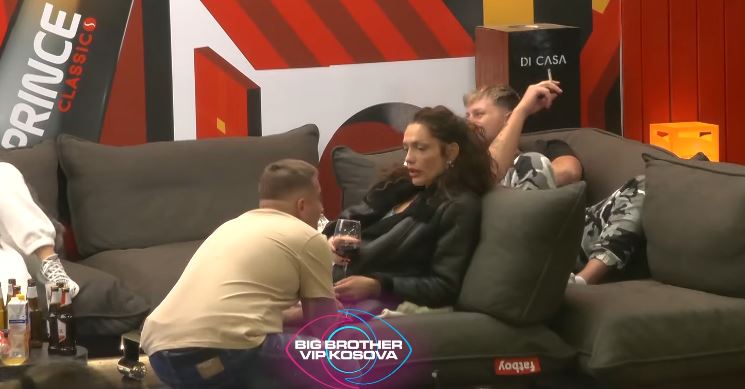 "Të adhuroj", Rezi i shprehet Drenushës (VIDEO)