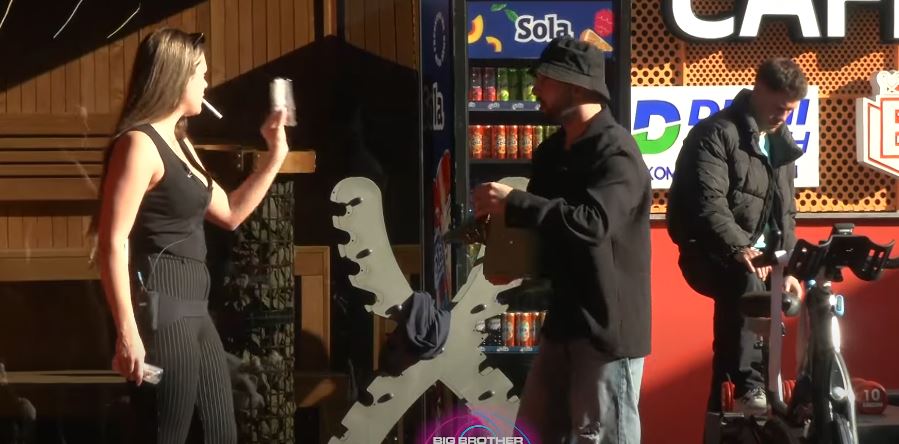 Gjesti i revoltuar në Lelën, shkak cigaret (VIDEO)
