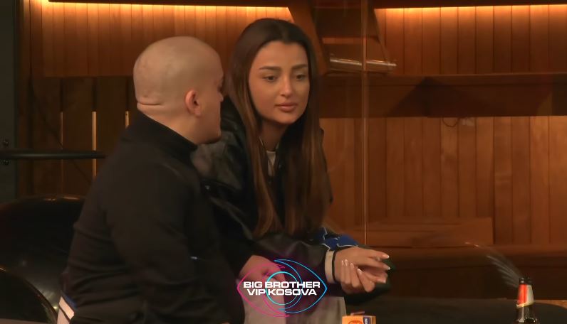 Ana, Burimit: Sonte më ke mërzitur shumë (VIDEO)