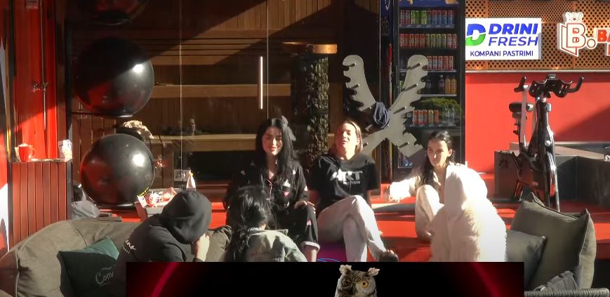 Vazhdon debati mes Anisës, Xhenetës dhe Leles kundrejt Gresës