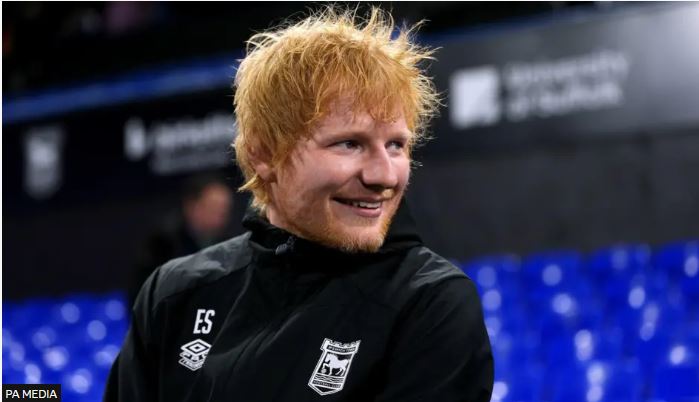 Ed Sheerani i kërkon falje trajnerit të ri të Unitedit pasi ia ndërpreu intervistën
