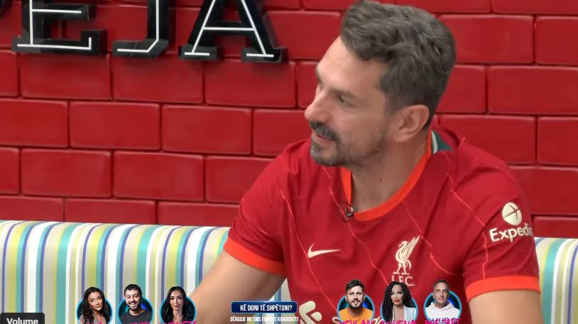 Atilla e "sakrifikon" veten për t'ia plotësuar dëshirën Burimit (VIDEO)