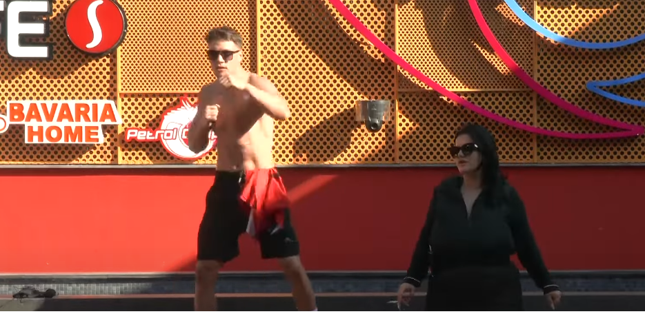 Muskuj dhe pasion, Driloni stërvitet si një boksier (VIDEO)