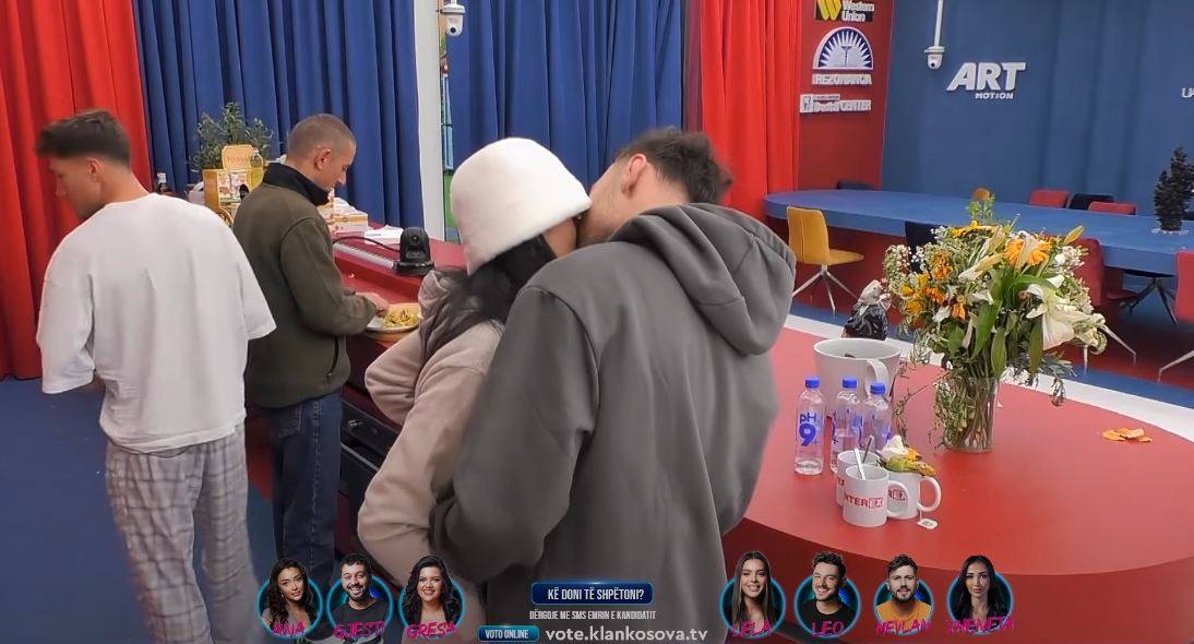 Arioni dhe Diana nisin ditën me puthje e ledhatime (VIDEO)