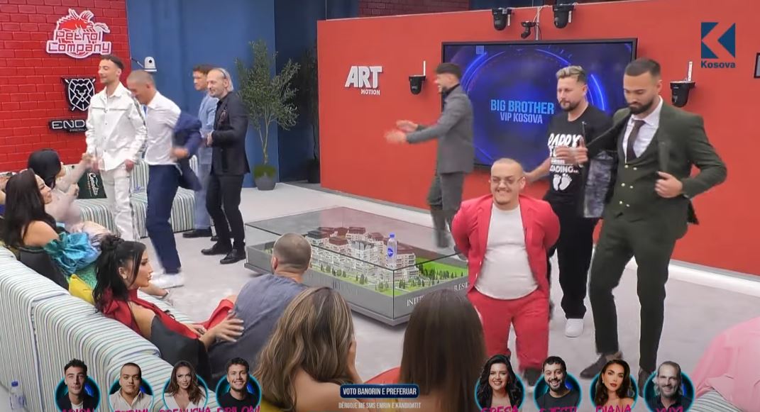 Me performancë të jashtëzakonshme, djemtë e fitojnë 100% të buxhetit (VIDEO)