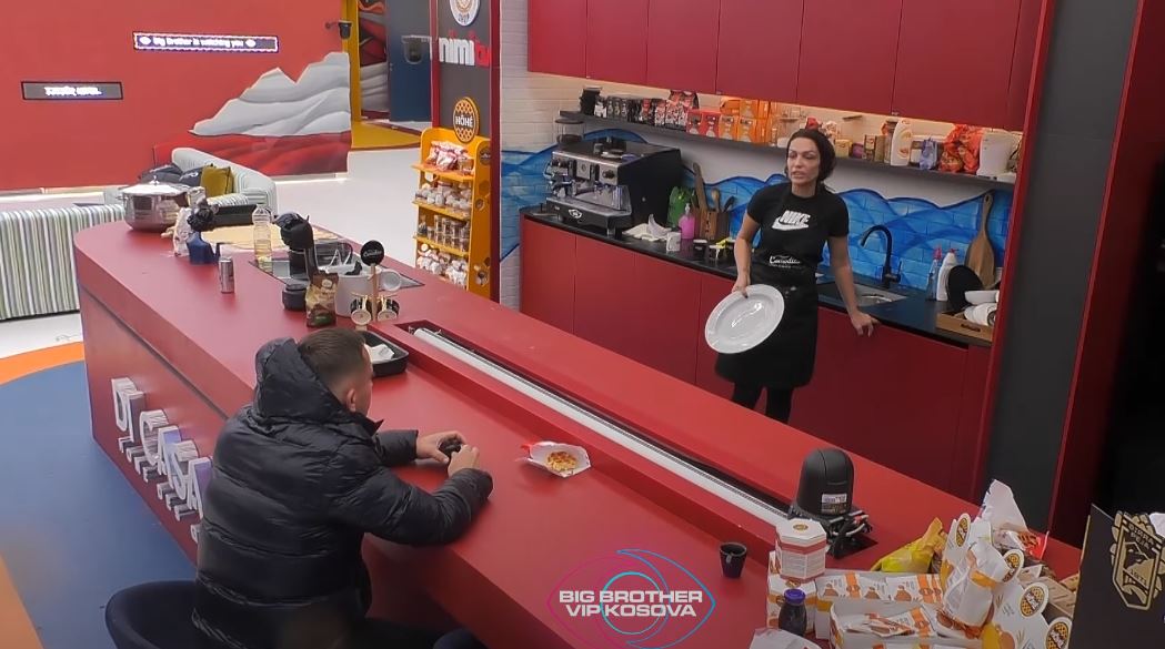 Drenusha, Rezit: Nuk ha bukë me ta, deri sa t'i largoj gjysmën nga shtëpia (VIDEO)