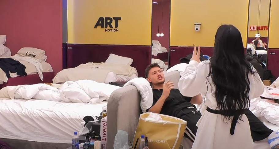 "Ti nuk ke topa me bo lojën time!", Xheneta i drejtohet ashpër Drilonit! (VIDEO)