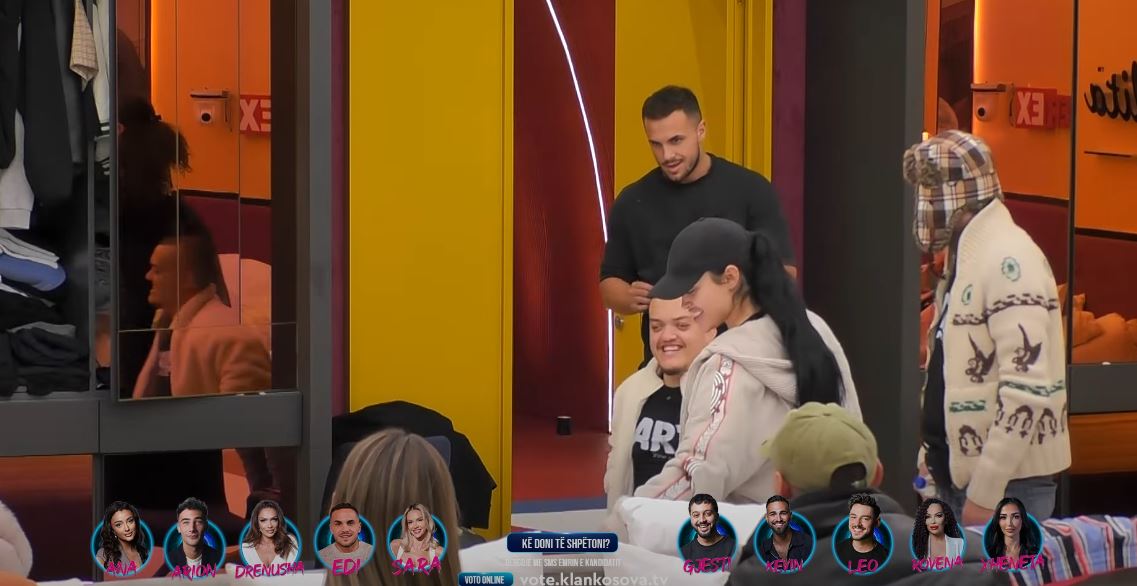 Edi buzëqesh me cinizëm kur sheh “surprizën” e Gjestit (VIDEO)