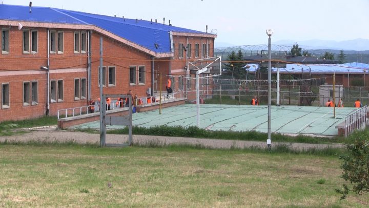 E kamufluar në rroba: Parandalohet futja e lëndëve narkotike në burgun e Dubravës