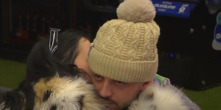 "Po ma kujton babain", Gjesti shpërthen në lot