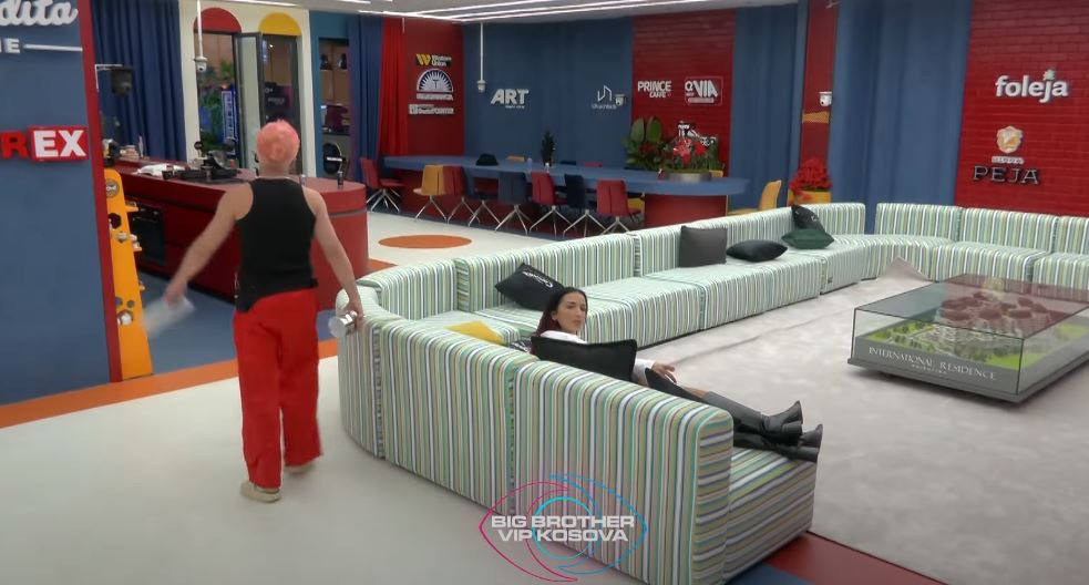 "Tash nuk jemi as shokë më", Xheneta ndan rrugët me Gjestin (VIDEO)