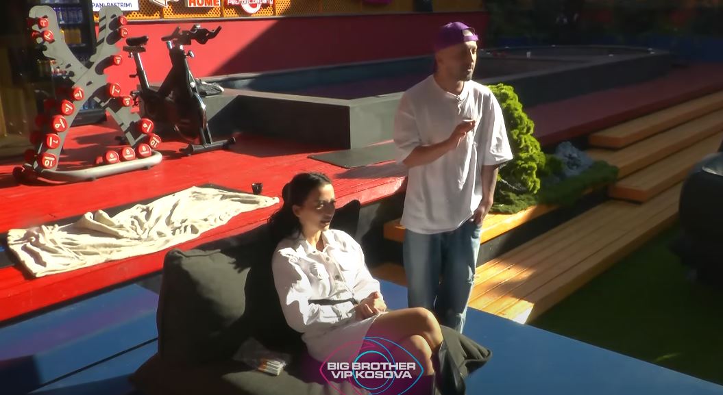 Gjesti nuk pranon t’i bëjë masazh Xhenetës: E kam të ndaluar (VIDEO)