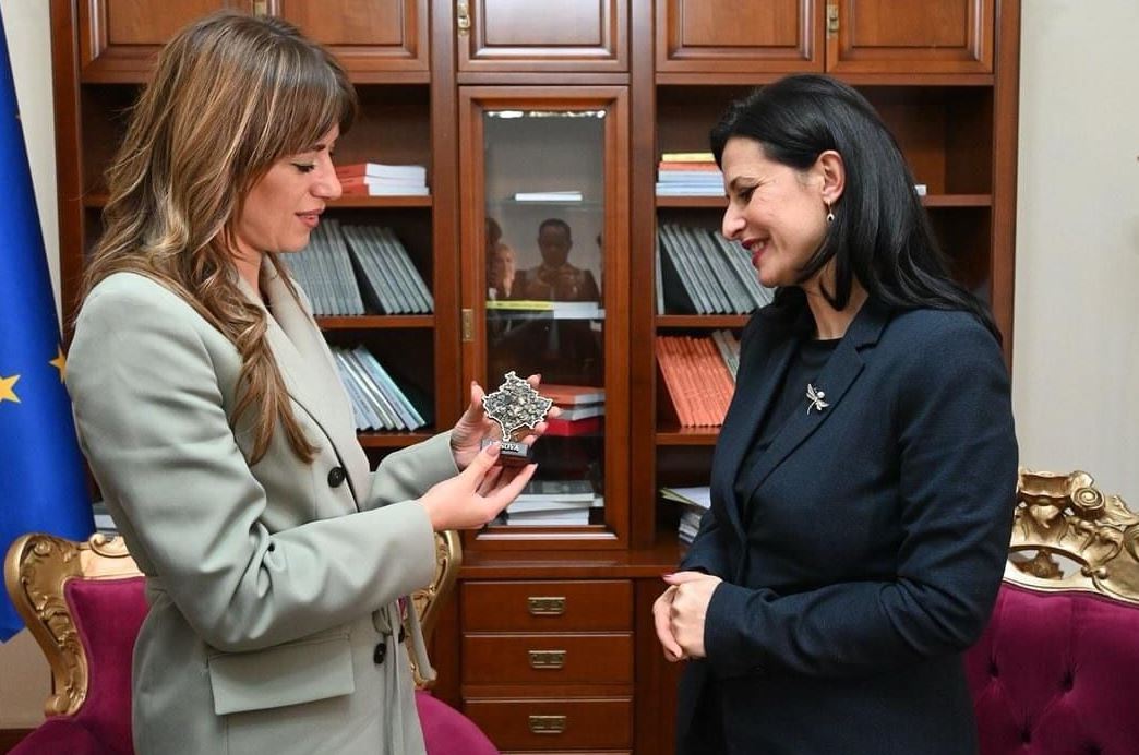 Haxhiu në Tiranë takohet me ish-ministren Gjonaj, diskutohet Reforma për Drejtësi
