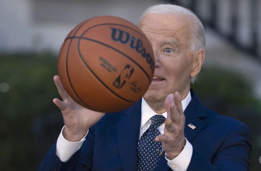 Bideni pret basketbollistët e Bostonit, u tregon se emri i tij i koduar është “Celtic”