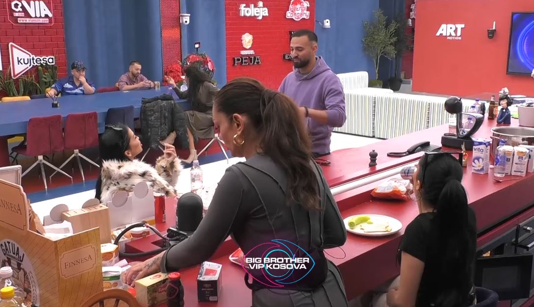 Debat i ashpër mes Xhenetës dhe Kevinit, sebep vëllai i saj (VIDEO)