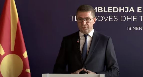 Mickoski: Qeveria e Maqedonisë së Veriut është e mobilizuar për pasojat e zjarrit në Koçan