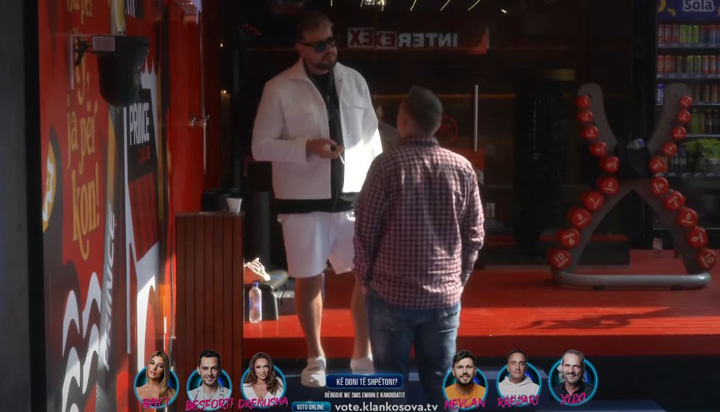 Mevlani zgjohet nga gjumi, ka për t’i thënë diçka Rezit (VIDEO)