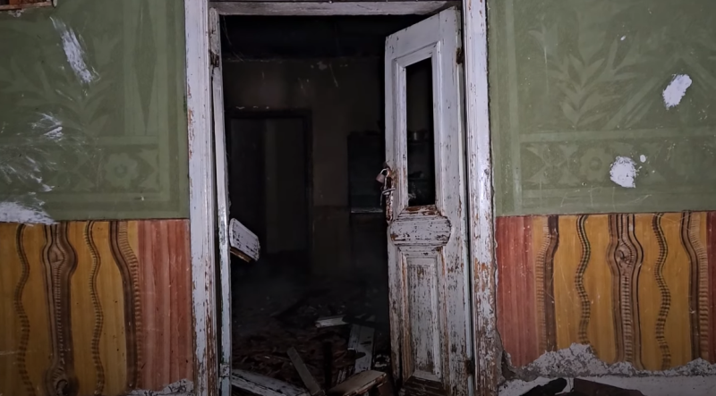 Përfshihet nga zjarri një banesë në Maliq të Shqipërisë
