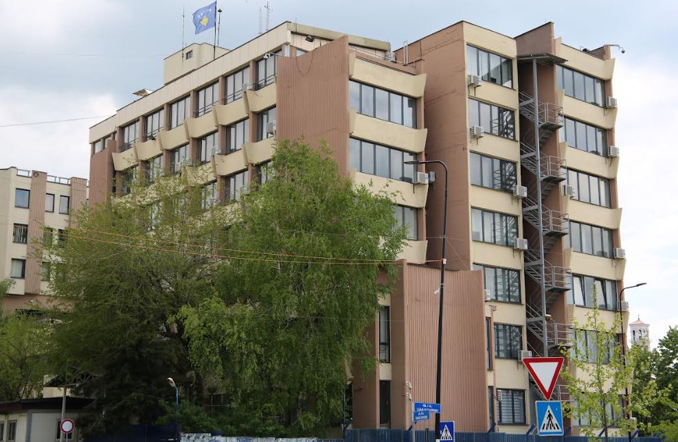 Mjeku falsifikoi dokumentet e një burri, ngritet aktakuzë ndaj të dyve