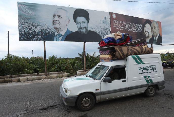 Banorët e zhvendosur libanezë fillojnë kthimin në shtëpi pas armëpushimit Izrael-Hezbollah