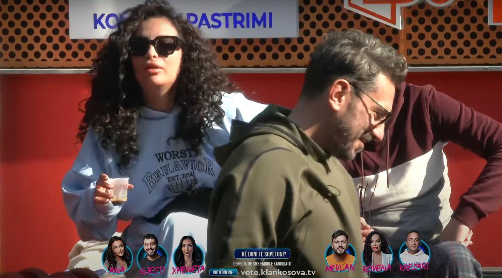 Rovena diskuton me Atillën: Këtu ka shumë piunë (VIDEO)