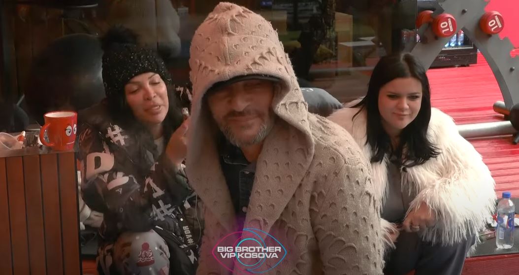 "Të thoja kujdes", Rovena dhe Gresa ngacmojnë Xuxin i cili nuk mund të flas!