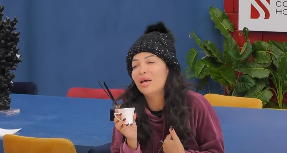 Rovena me disponim të mirë në mëngjes (VIDEO)