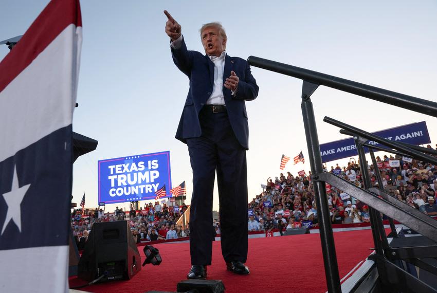 Trumpi po prin në shumicën e shteteve të lëkundshme