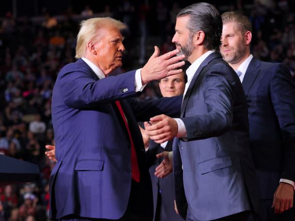 Donald Trump Jr po ndihmon babanë e tij të zgjedhë kabinetin