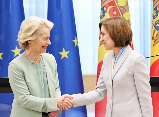 Von der Leyen e lumtur për fitoren e presidentes së Moldavisë