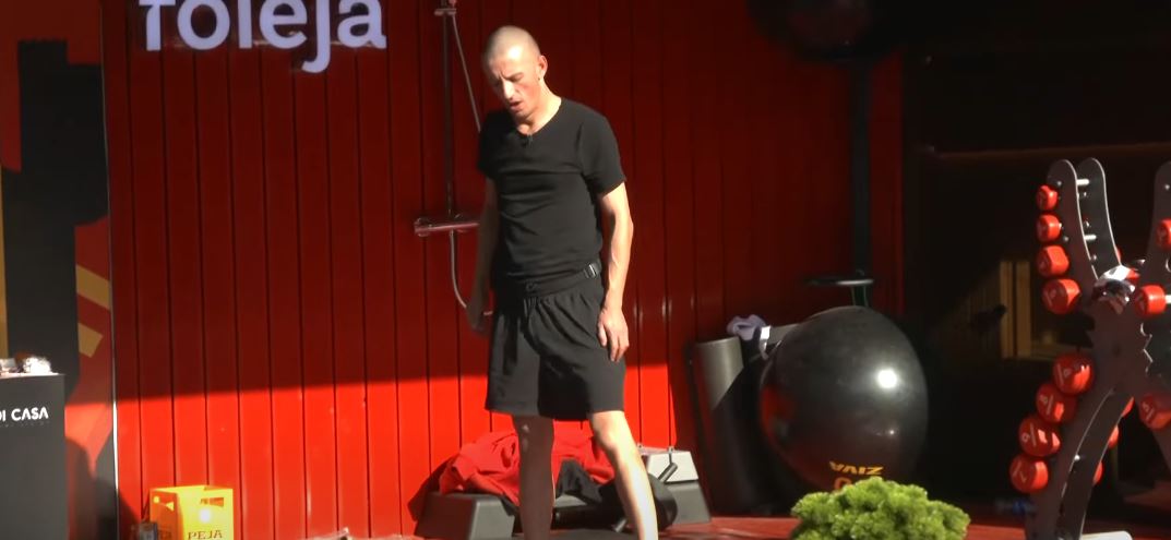 Vullneti e nis ditën me stërvitje (VIDEO)