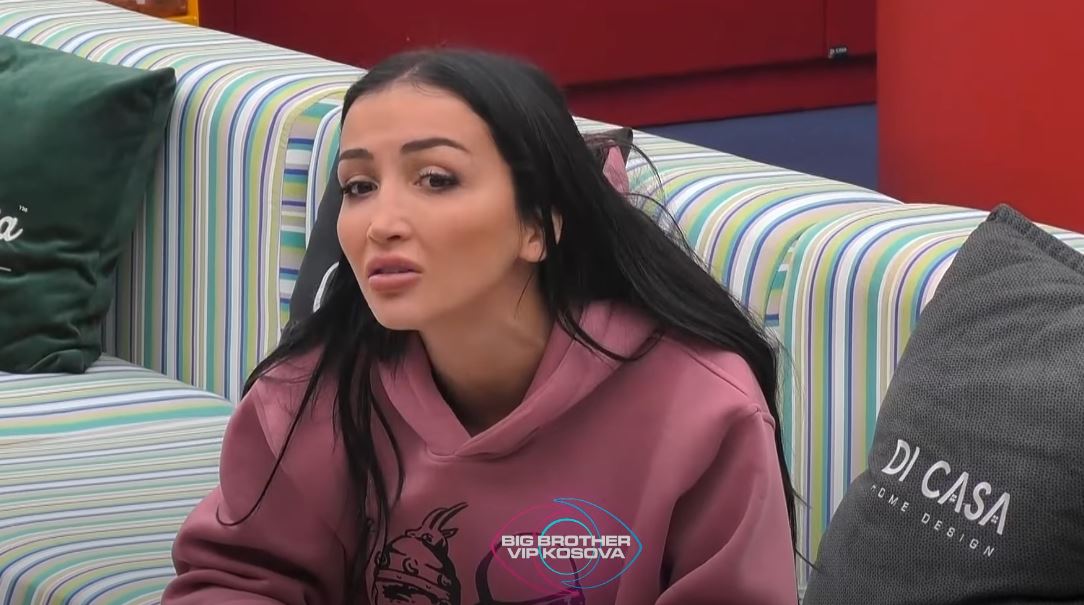 Xheneta, Drilonit: Unë puthem e bëjë marrëdhënie me pesë djem nëse dua, çka ke për të thënë? (VIDEO)