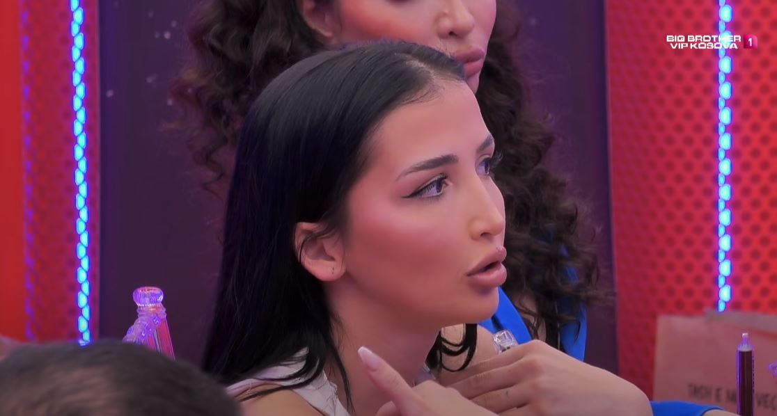 “Pse po i shmangesh kunjave të Drenushës, apo po i tutesh?”- Pyetja e radhës nga publiku për Xhenetën (VIDEO)