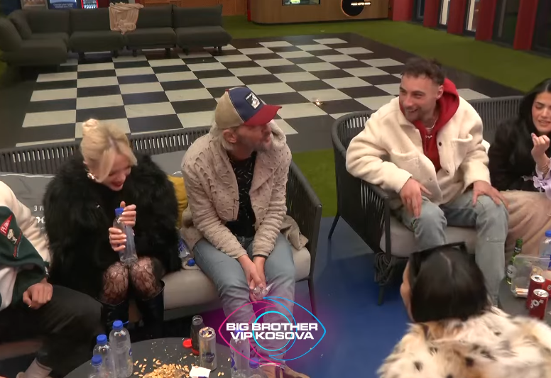 A ka bërë ndonjëherë "treshe"? Xuxi befason me përgjigjen (VIDEO)