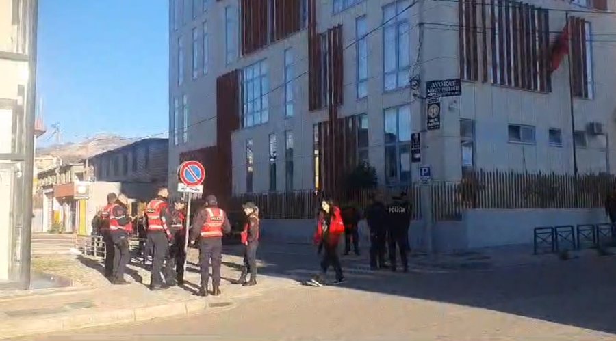 I akuzuar si pjesë e një grupi kriminal, kapet 60-vjeçari që kishte thyer masën e sigurisë