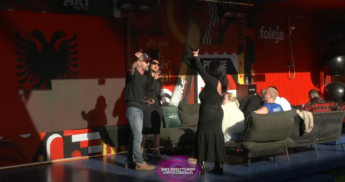 Kënga e "Hajredin Pashes" e çon në këmbë shtëpinë (VIDEO)