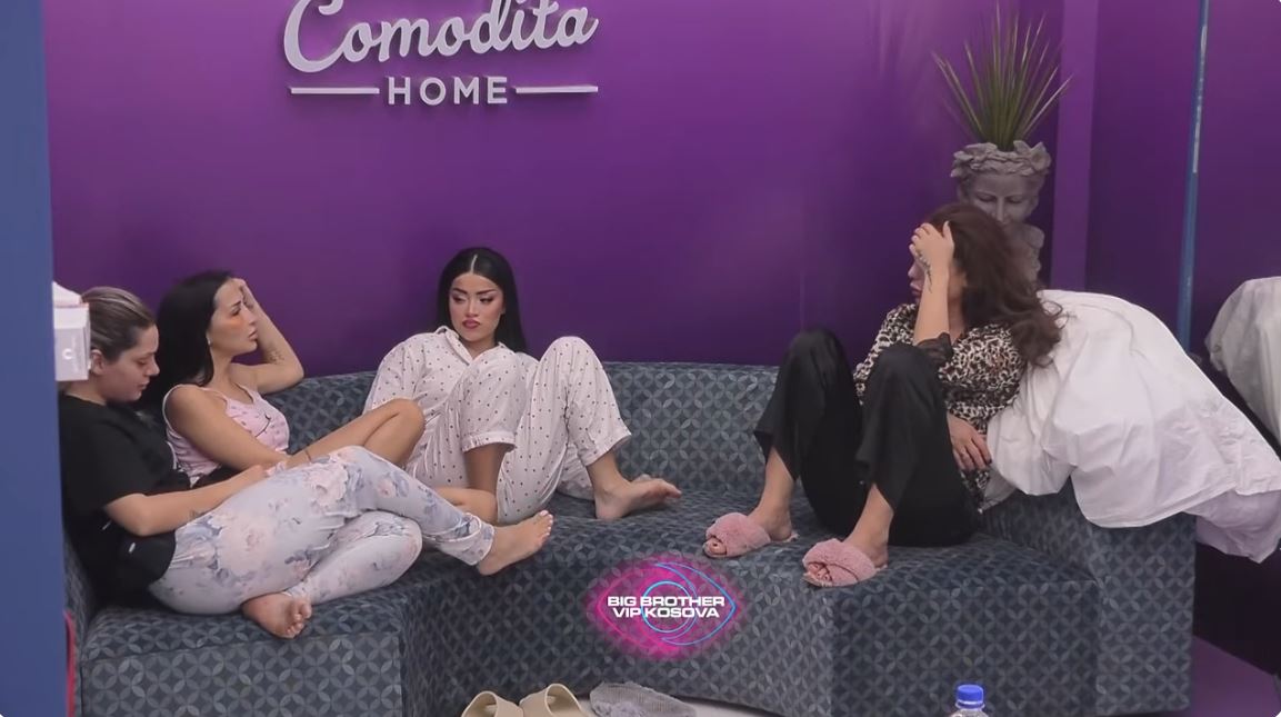 Vajzat e këshillojnë Lelën për ndarjen e punëve në shtëpi (VIDEO)